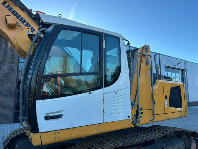 2011 Liebherr LH22 C demolition excavator side view 2011 Liebherr LH22 C demolition excavator side view