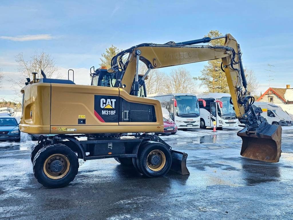 2018 Caterpillar M318F wheel excavator, side profile view