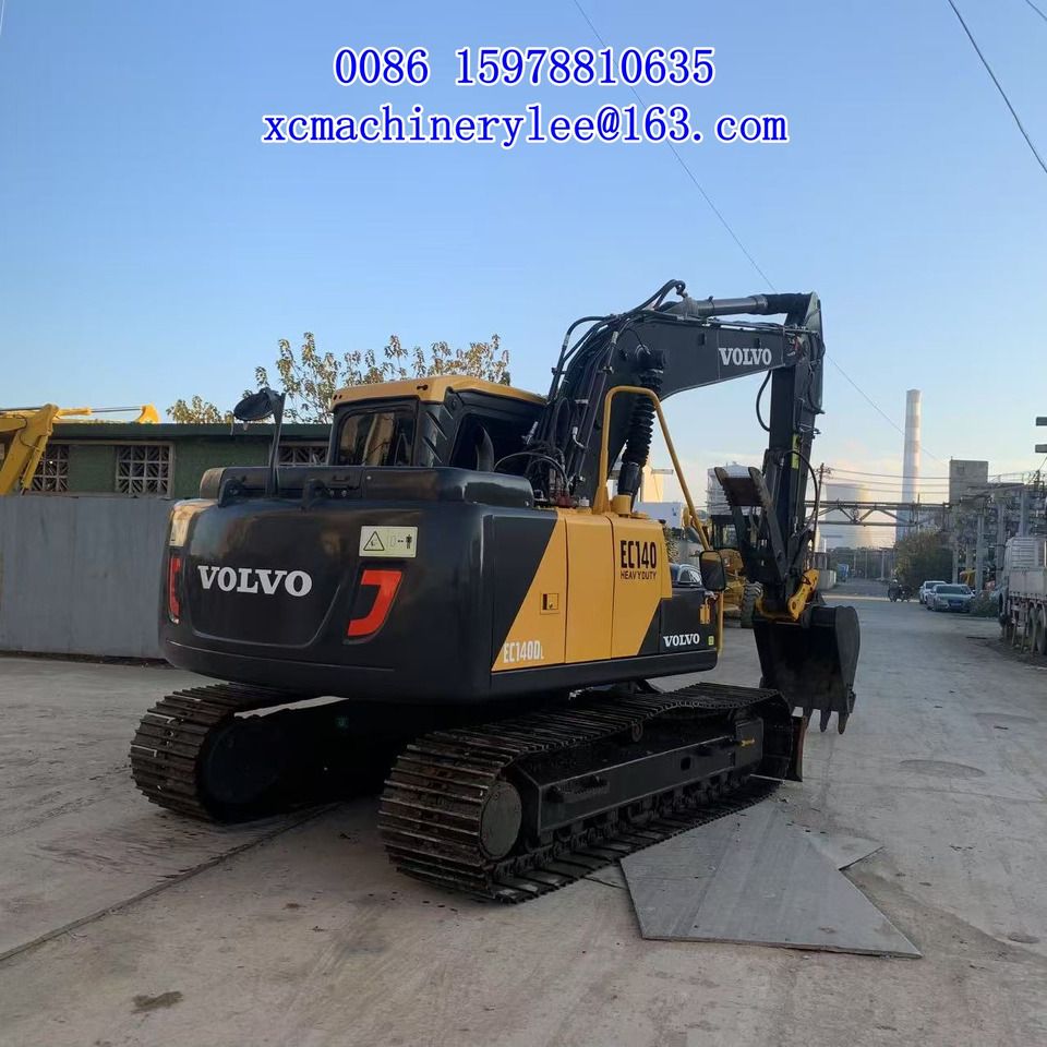 2022 Volvo EC140D crawler excavator rear three-quarter view 2022 Volvo EC140D crawler excavator rear three-quarter view