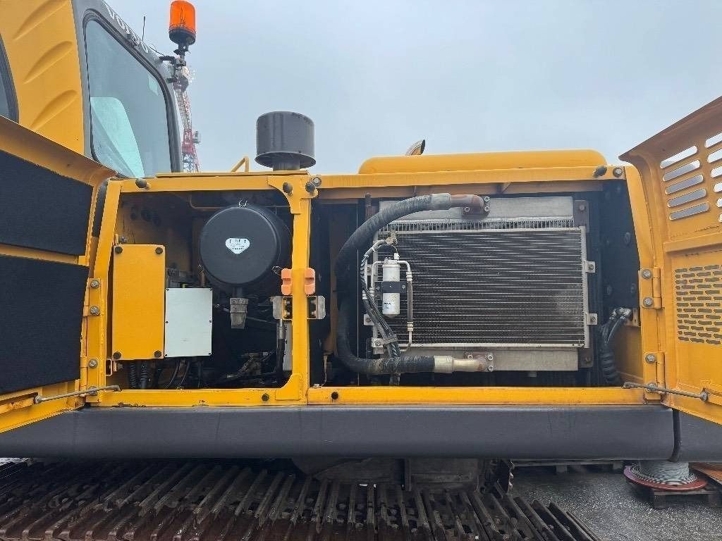 2006 Volvo EC290BNLC crawler excavator engine compartment view 2006 Volvo EC290BNLC crawler excavator engine compartment view
