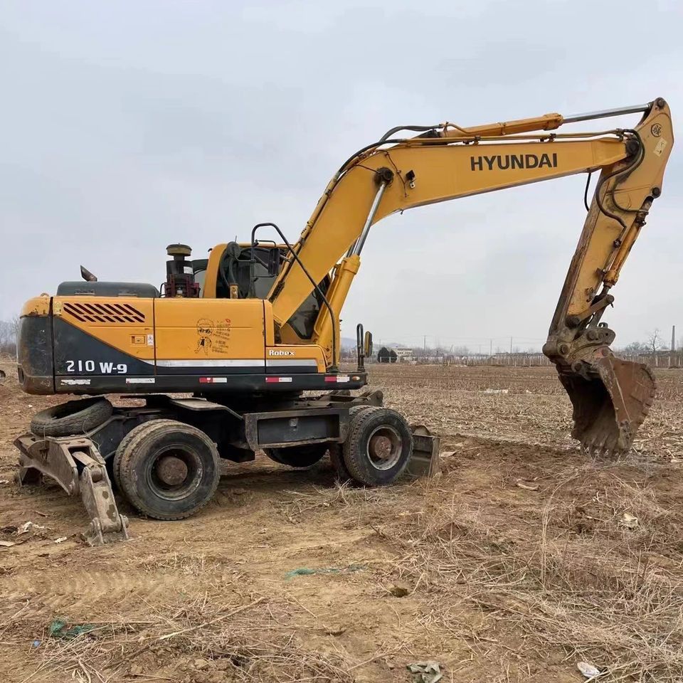 2020 Hyundai R210W-9T wheel excavator, side profile view 2020 Hyundai R210W-9T wheel excavator, side profile view
