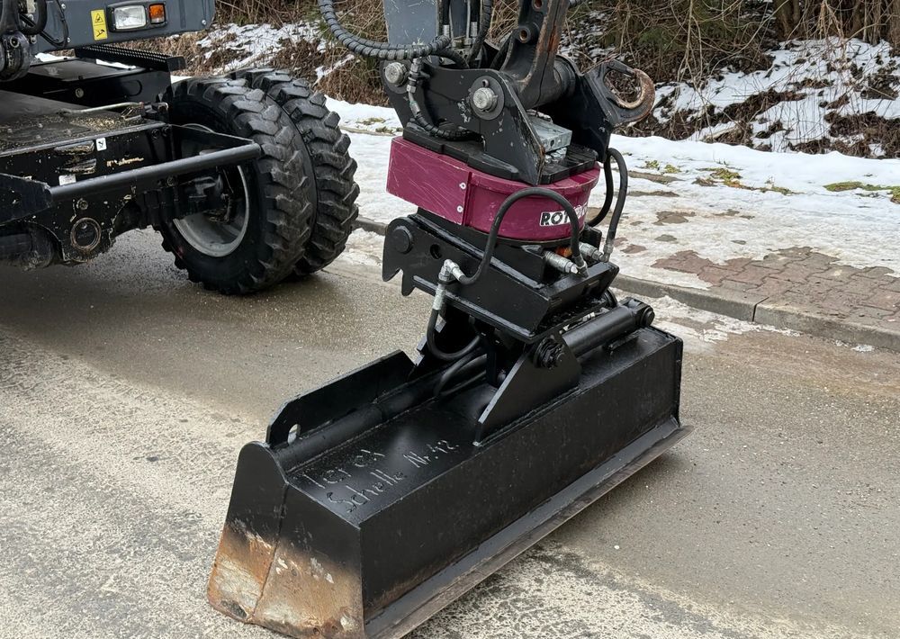 2013 Terex TW85 wheel excavator bucket and rototilt attachment 2013 Terex TW85 wheel excavator bucket and rototilt attachment