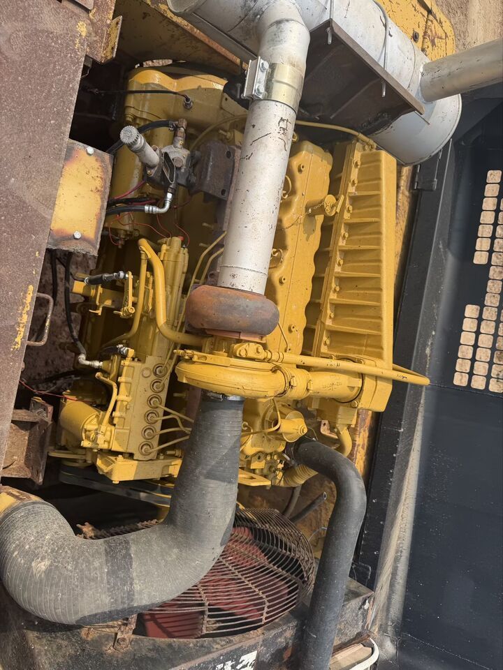 2013 Caterpillar 330B crawler excavator engine compartment view 2013 Caterpillar 330B crawler excavator engine compartment view