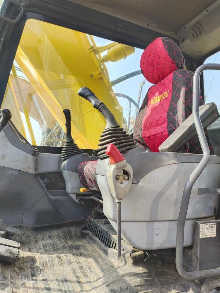 2017 Komatsu PC200-7 crawler excavator interior view 2017 Komatsu PC200-7 crawler excavator interior view