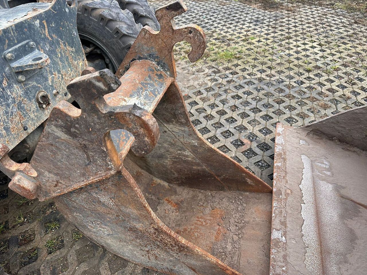 2017 Hyundai HW140 wheel excavator bucket attachment