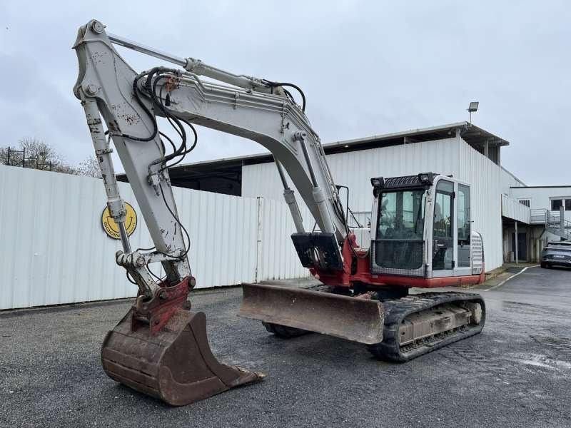 2004 Takeuchi TB1140 crawler excavator, front three-quarter view 2004 Takeuchi TB1140 crawler excavator, front three-quarter view