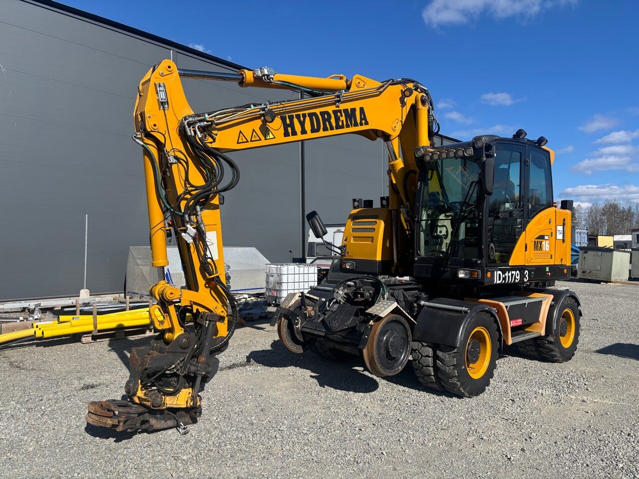 2015 Hydrema MX16 wheeled excavator, side view 2015 Hydrema MX16 wheeled excavator, side view