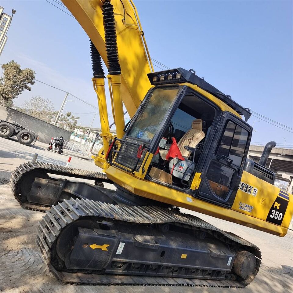 2024 Komatsu PC350LC-8 crawler excavator, side view 2024 Komatsu PC350LC-8 crawler excavator, side view