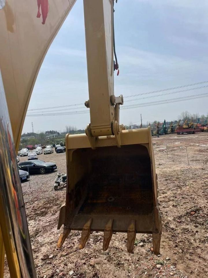 Escavatore cingolato Caterpillar 320D 2024, vista benna Escavatore cingolato Caterpillar 320D 2024, vista benna
