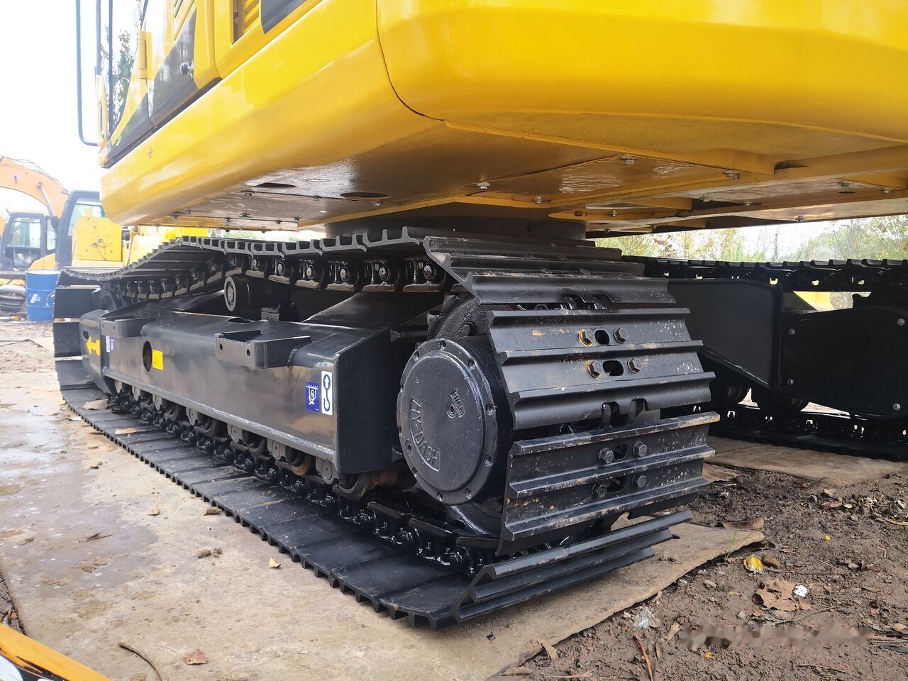 Komatsu PC130 crawler excavator undercarriage view Komatsu PC130 crawler excavator undercarriage view