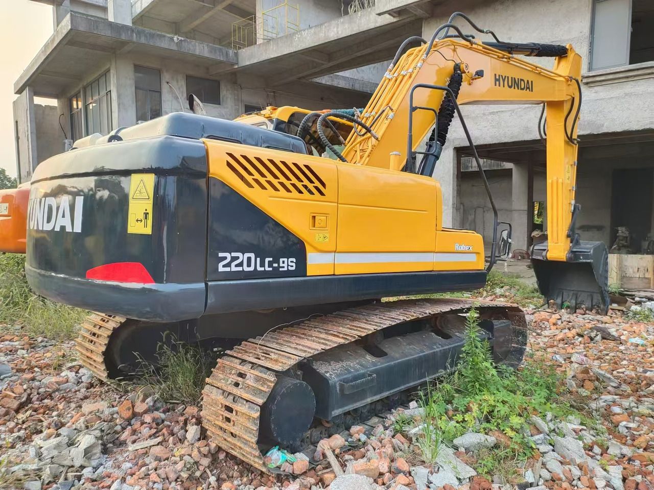 2019 Hyundai R220LC-9S crawler excavator, rear three-quarter view