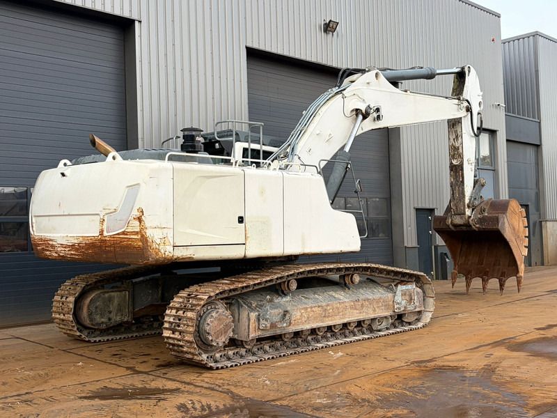 2015 Liebherr R946 crawler excavator, rear three-quarter view 2015 Liebherr R946 crawler excavator, rear three-quarter view