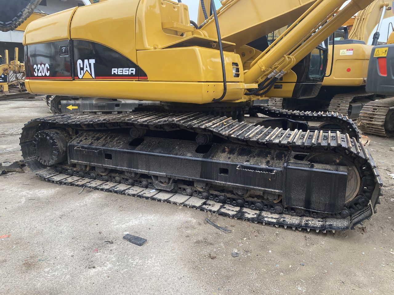 2016 Caterpillar 320C crawler excavator side view 2016 Caterpillar 320C crawler excavator side view