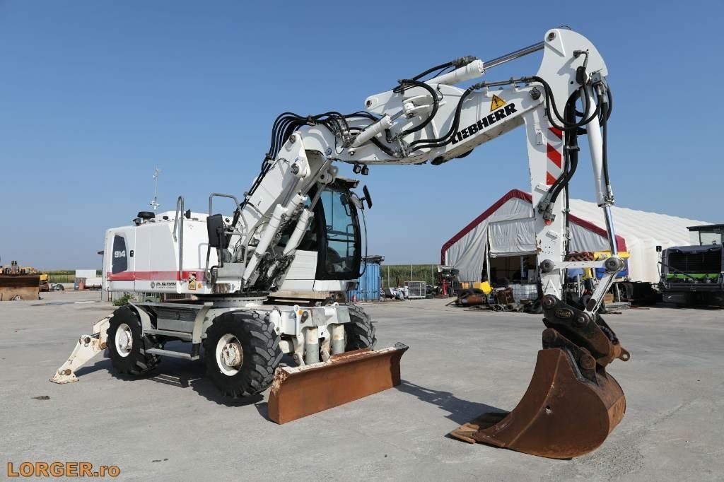 2012 Liebherr A914 wheel excavator, side view 2012 Liebherr A914 wheel excavator, side view
