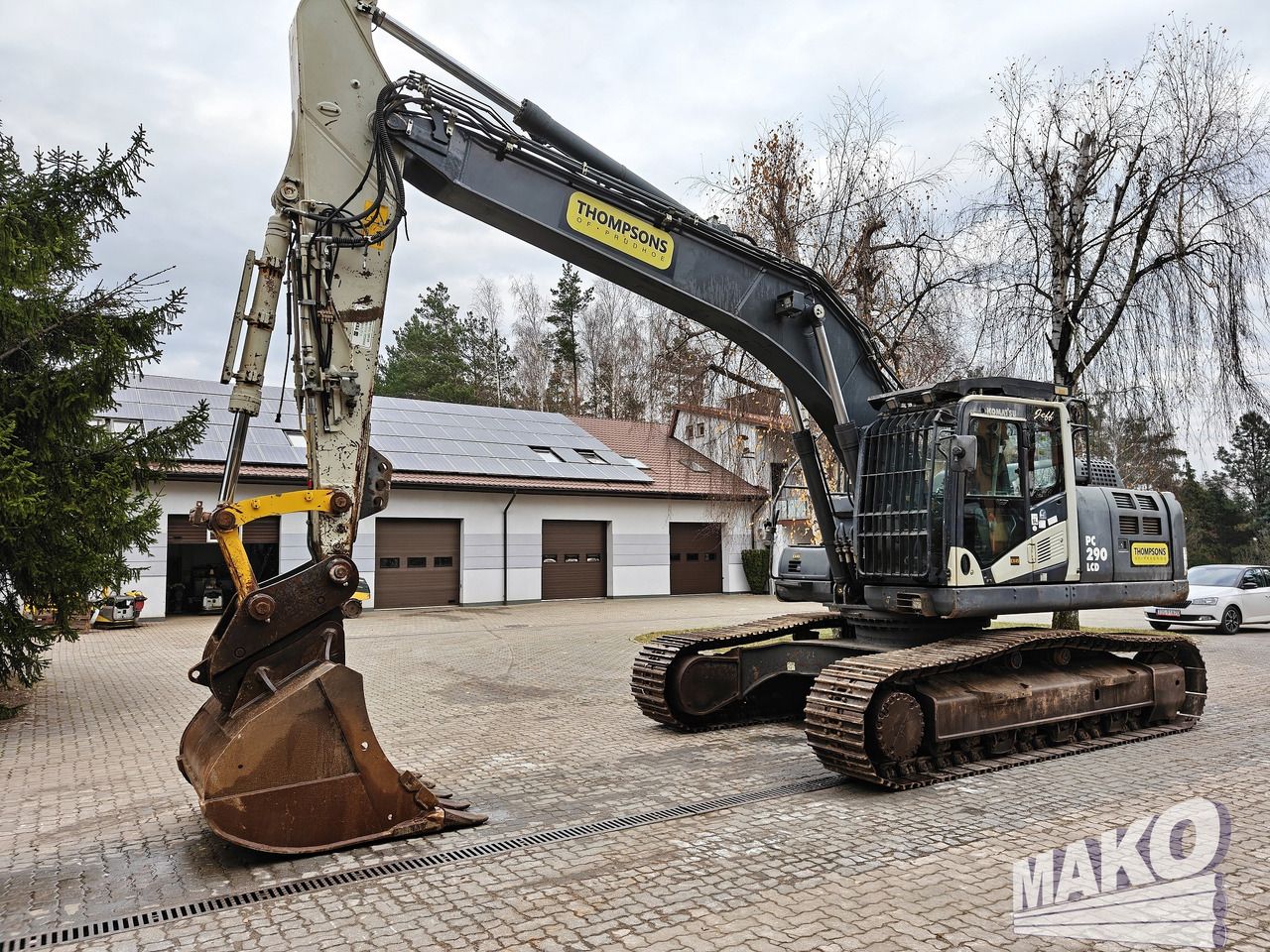 2015 Komatsu PC290LCD crawler excavator, side profile view 2015 Komatsu PC290LCD crawler excavator, side profile view