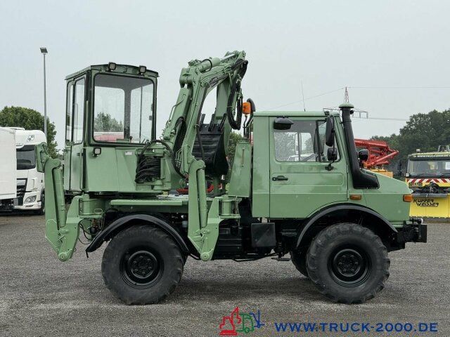 1996 Unimog AT16 wheel excavator, side view 1996 Unimog AT16 wheel excavator, side view