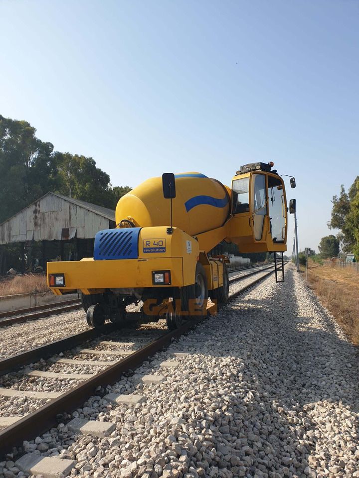 2025 Galen R 40 Rail Mover, rear three-quarter view 2025 Galen R 40 Rail Mover, rear three-quarter view