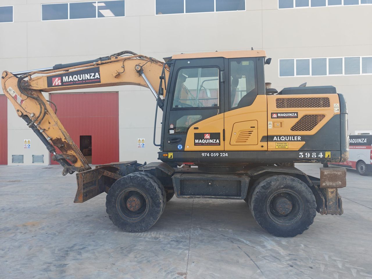 2020 Hyundai HW140 wheel excavator side view