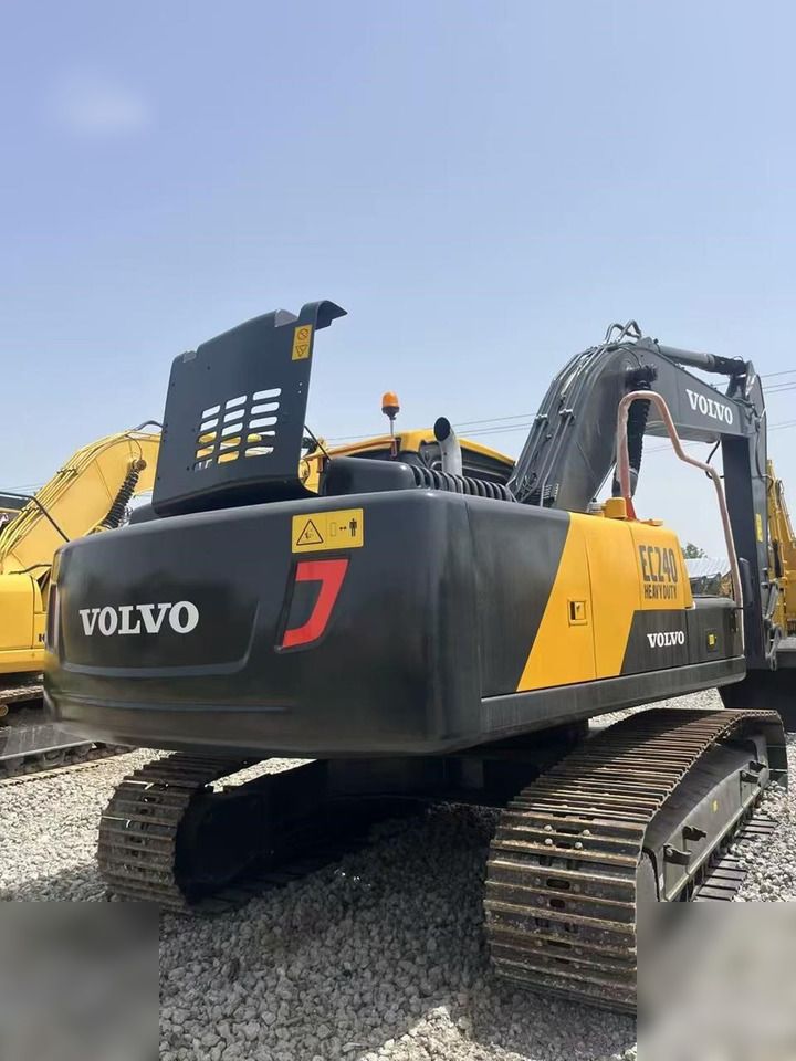 2021 Volvo EC240 crawler excavator rear view 2021 Volvo EC240 crawler excavator rear view