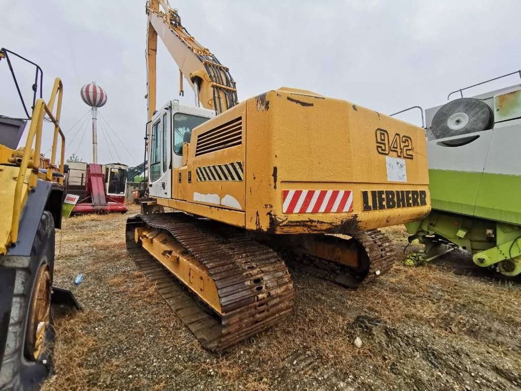 1996 Liebherr R942 crawler excavator rear view 1996 Liebherr R942 crawler excavator rear view