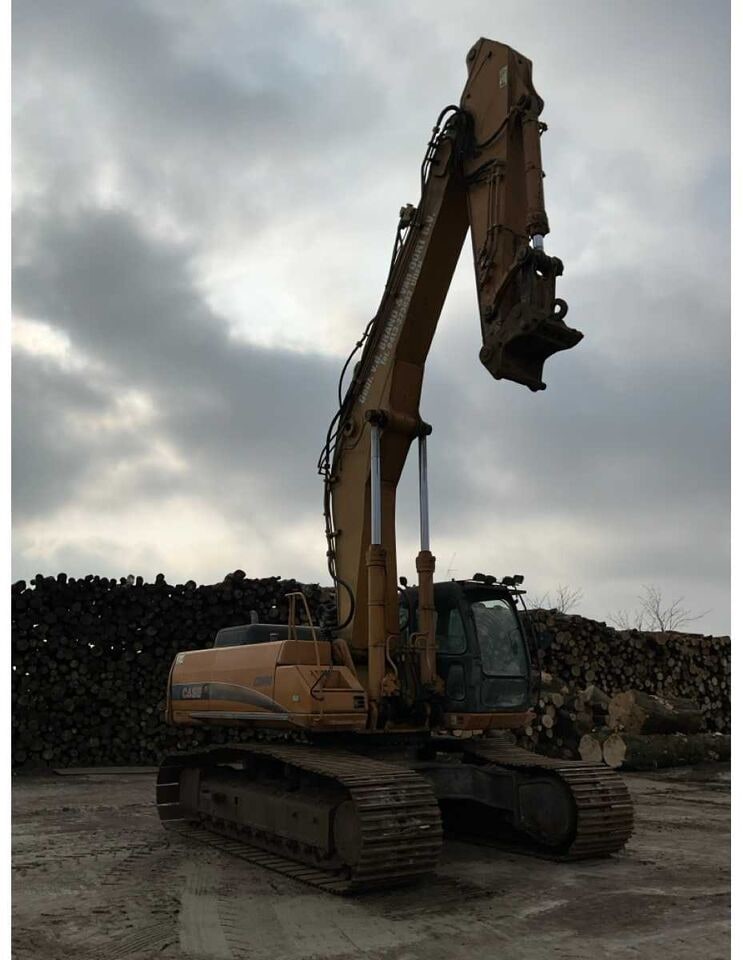 2006 CASE CX460 crawler excavator, front three-quarter view 2006 CASE CX460 crawler excavator, front three-quarter view