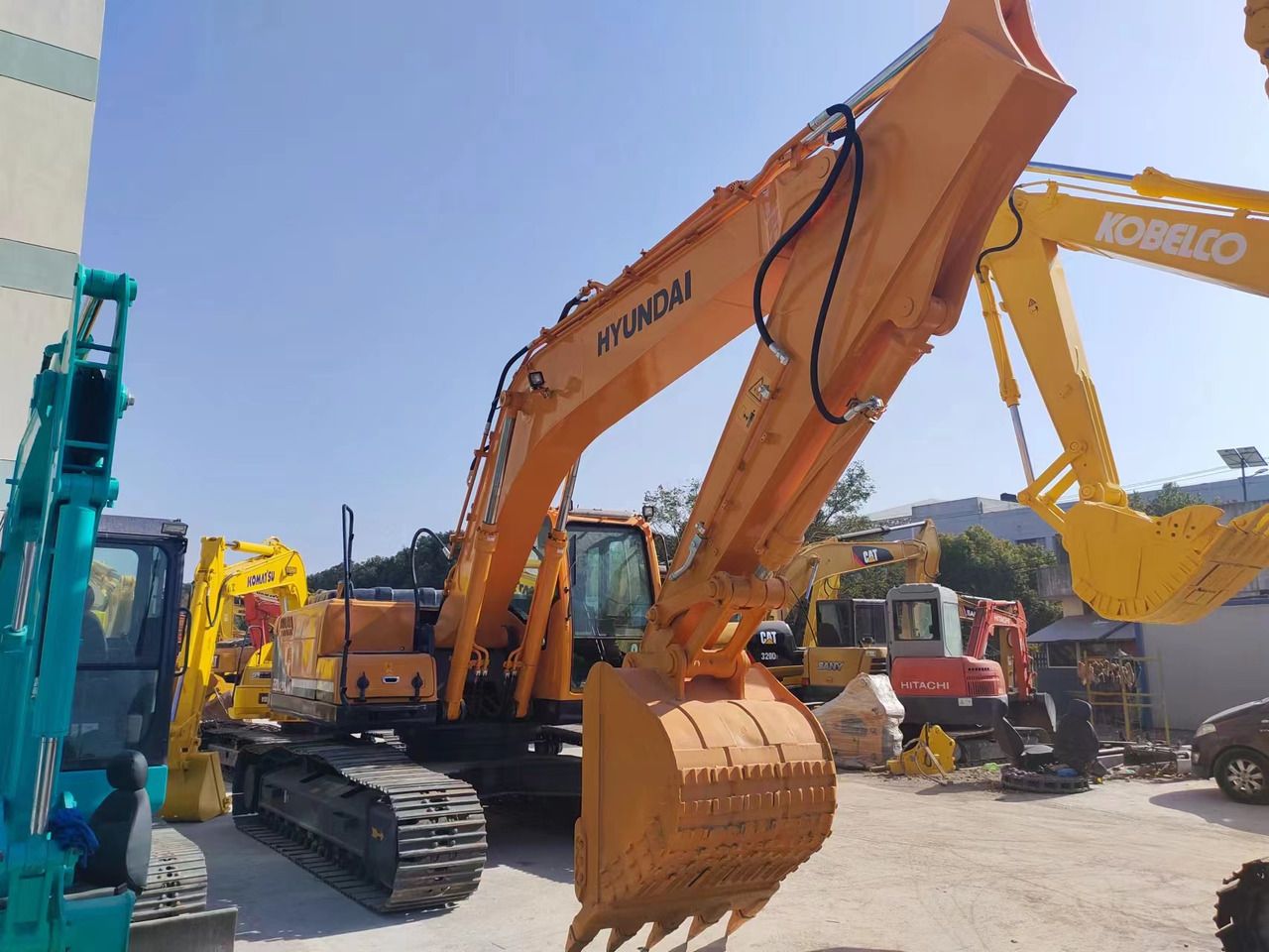 2020 Hyundai R220LC-9S crawler excavator, front three-quarter view