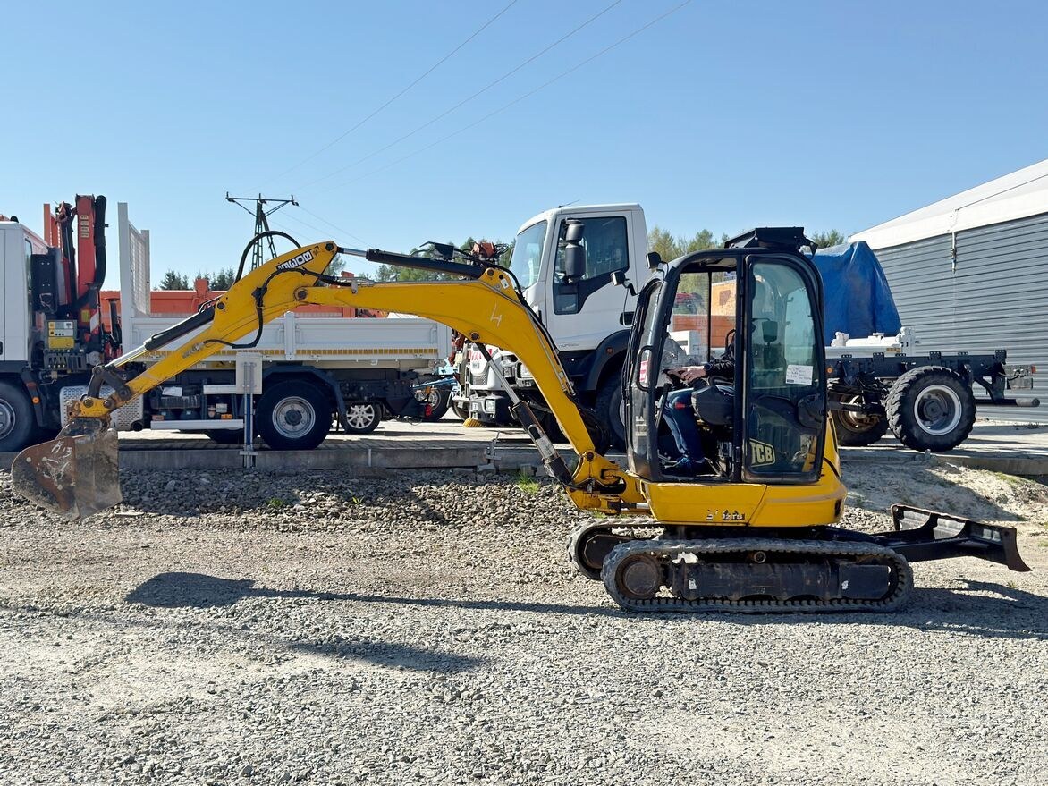 2018 JCB 8035ZT crawler excavator, side view