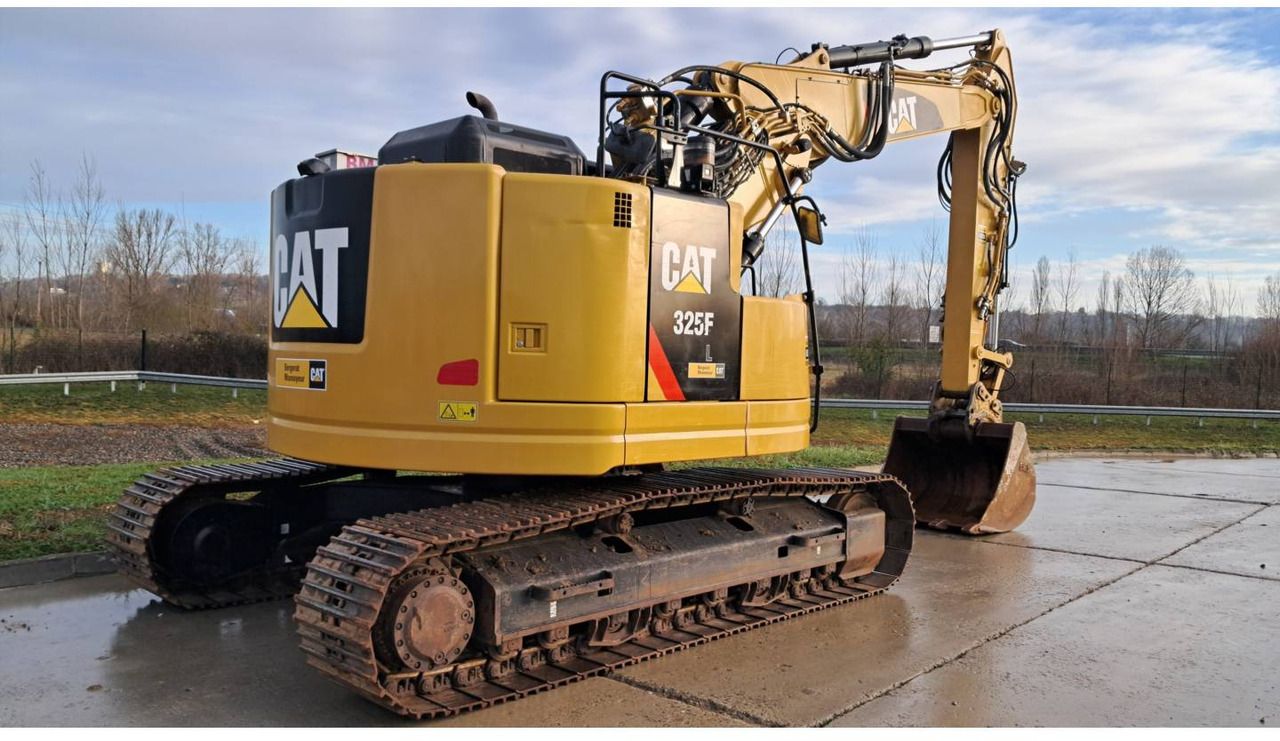 2019 Caterpillar 325F CR crawler excavator, rear three-quarter view 2019 Caterpillar 325F CR crawler excavator, rear three-quarter view