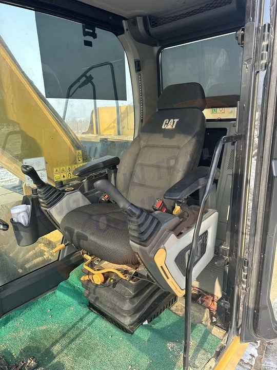 2018 Caterpillar 320CL rupsgraafmachine interieur cabine aanzicht 2018 Caterpillar 320CL rupsgraafmachine interieur cabine aanzicht