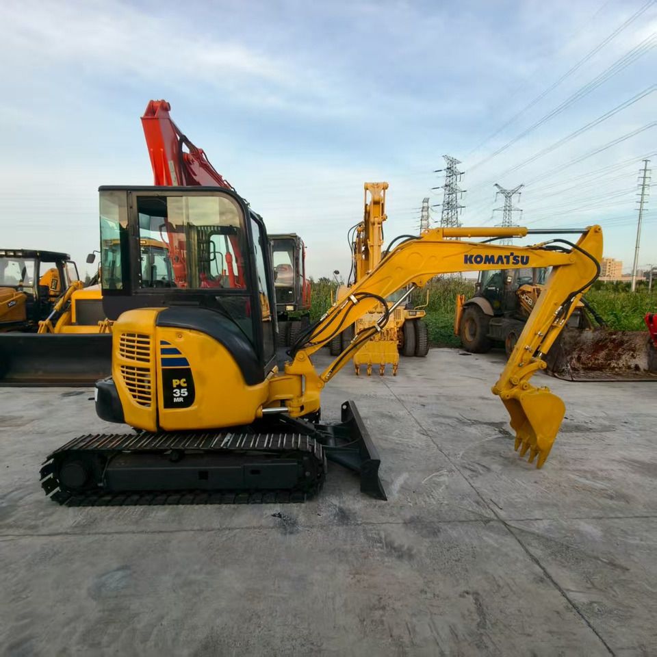 2021 Komatsu PC35MR mini excavator, side profile view 2021 Komatsu PC35MR mini excavator, side profile view