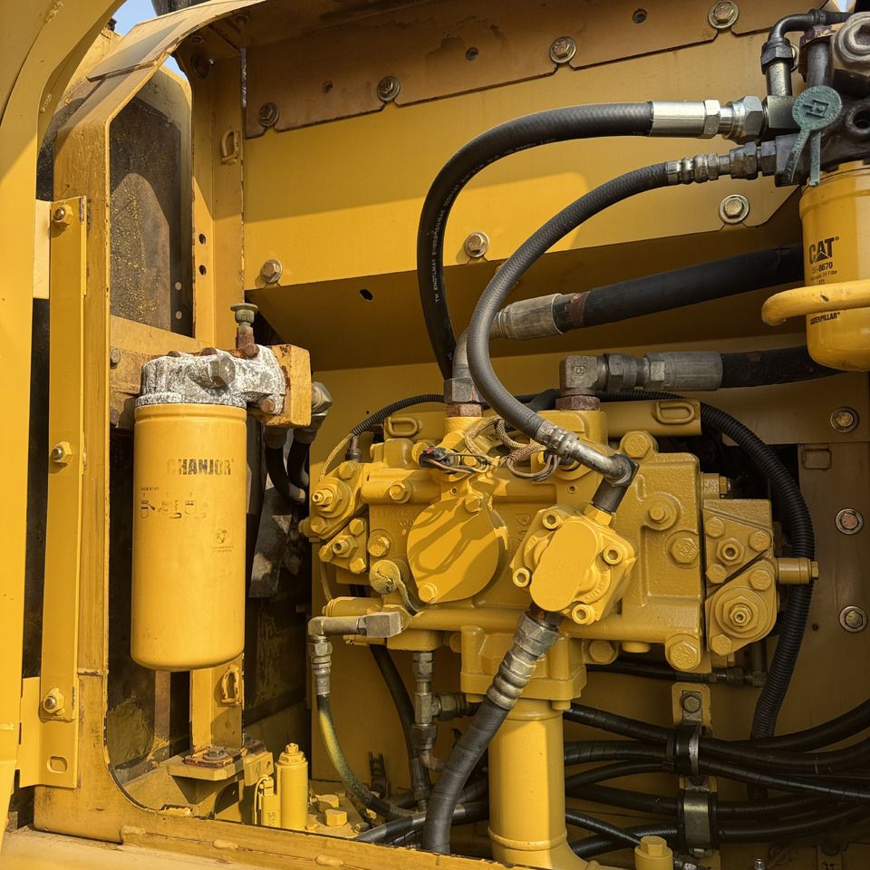 2021 Caterpillar 315D crawler excavator hydraulic pump compartment 2021 Caterpillar 315D crawler excavator hydraulic pump compartment