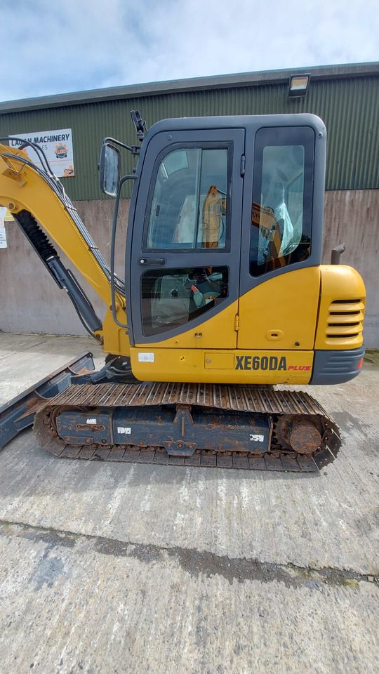 2022 XCMG XE60DA Plus crawler excavator side view 2022 XCMG XE60DA Plus crawler excavator side view