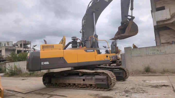 2020 Volvo EC480DL crawler excavator, side profile view