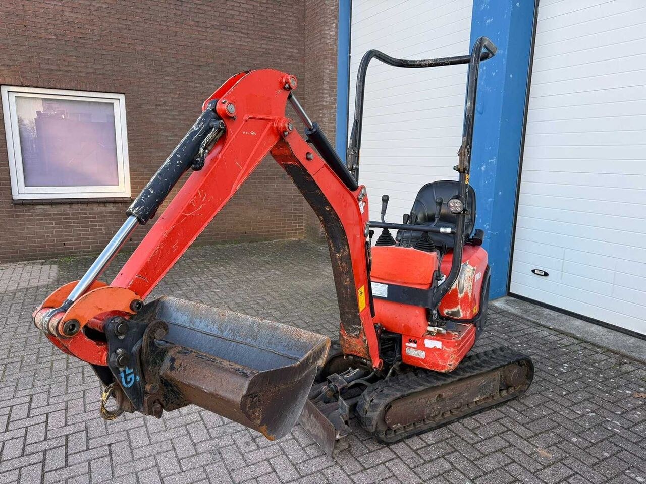 2014 Kubota U10-3 mini excavator, front three-quarter view