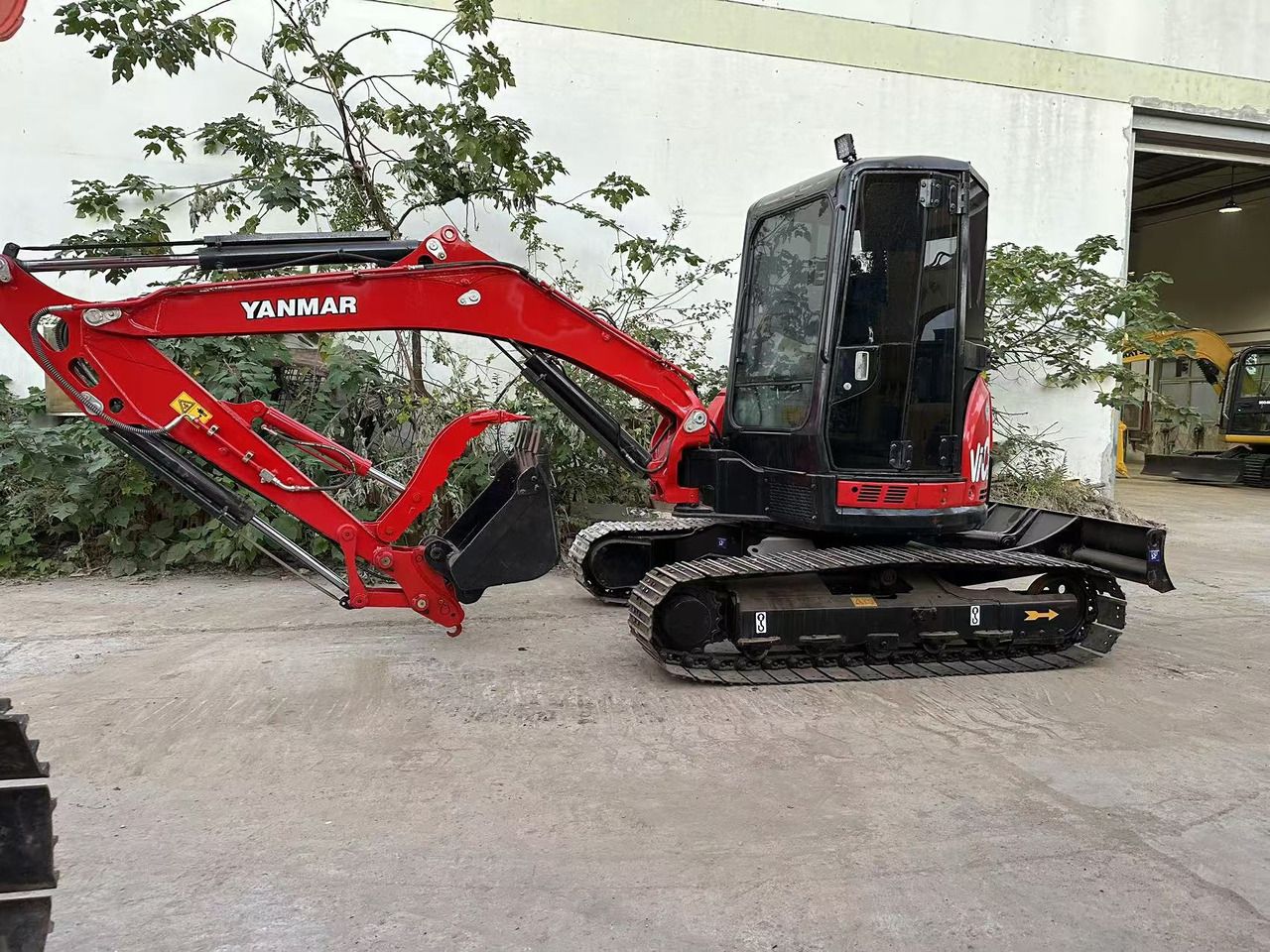 2015 Yanmar VIO55-5B mini excavator side view 2015 Yanmar VIO55-5B mini excavator side view
