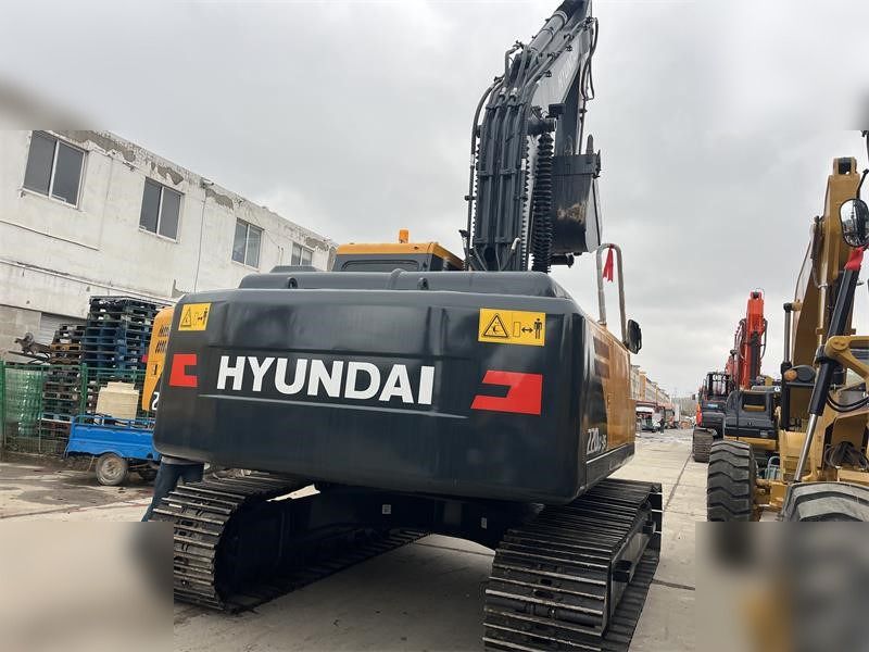 2020 Hyundai R220LC-9S crawler excavator rear view