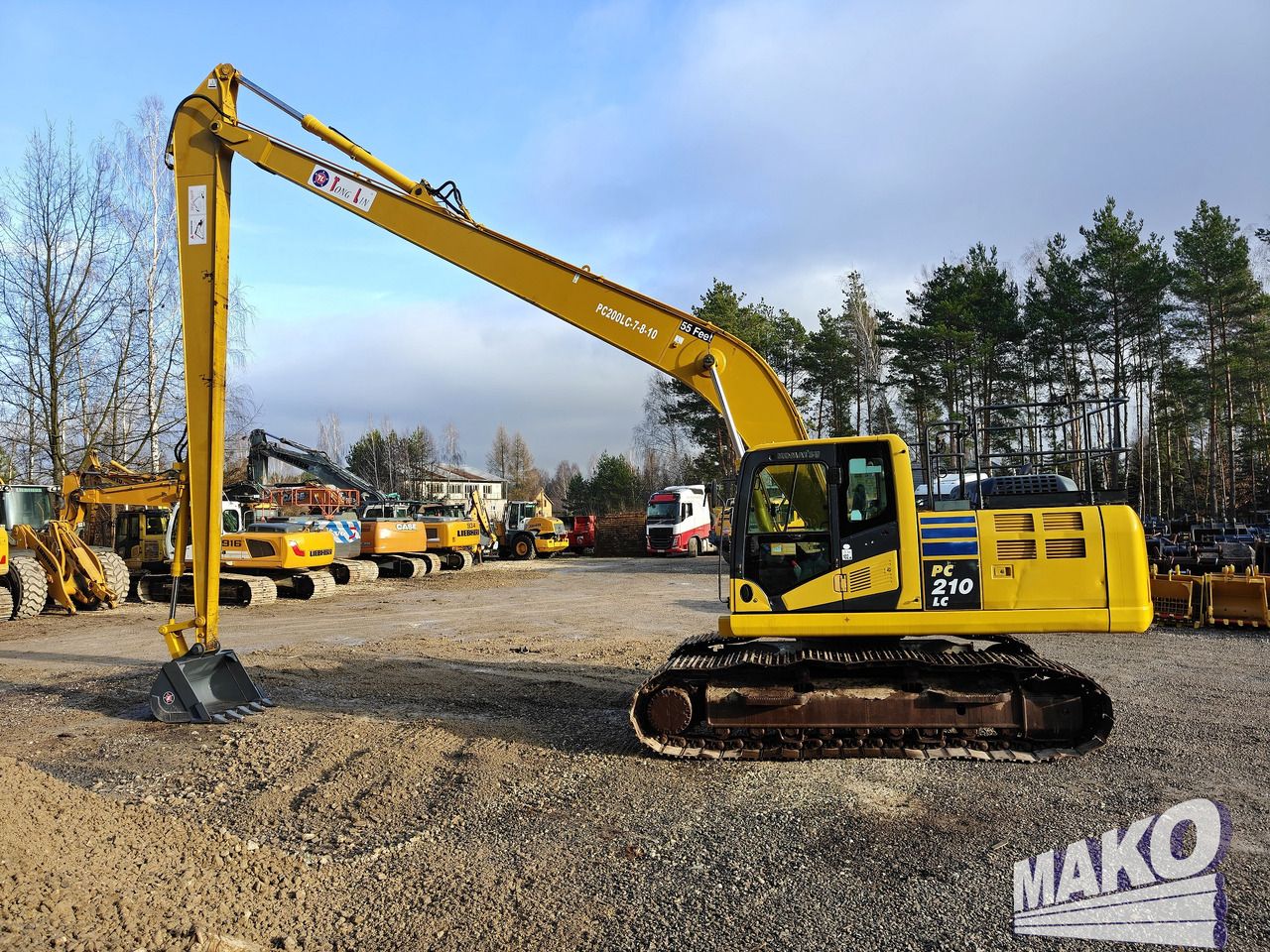 2016 Komatsu PC210LC-10 crawler excavator side view 2016 Komatsu PC210LC-10 crawler excavator side view