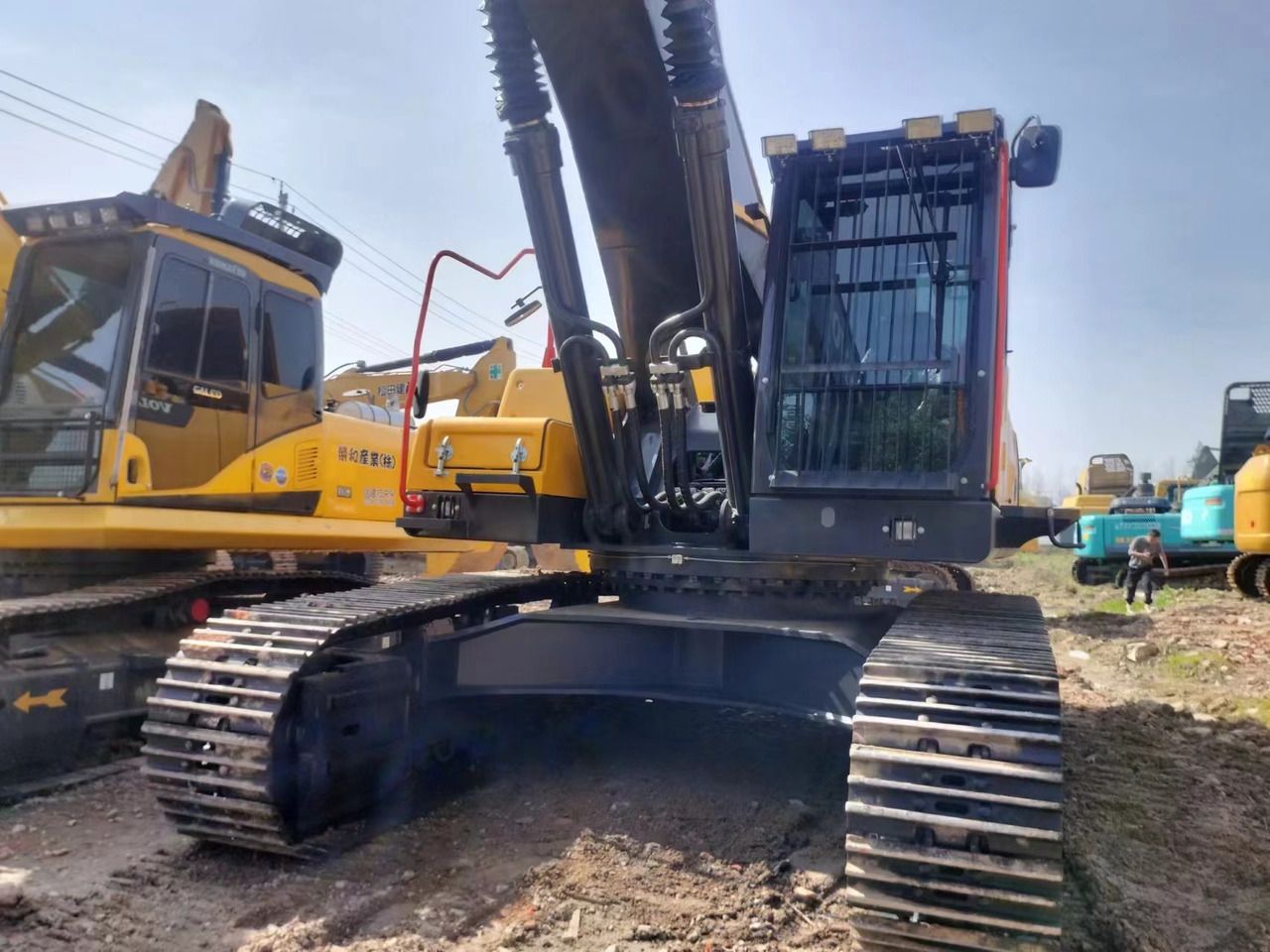 2021 Volvo EC480 crawler excavator, front view of cab and undercarriage 2021 Volvo EC480 crawler excavator, front view of cab and undercarriage