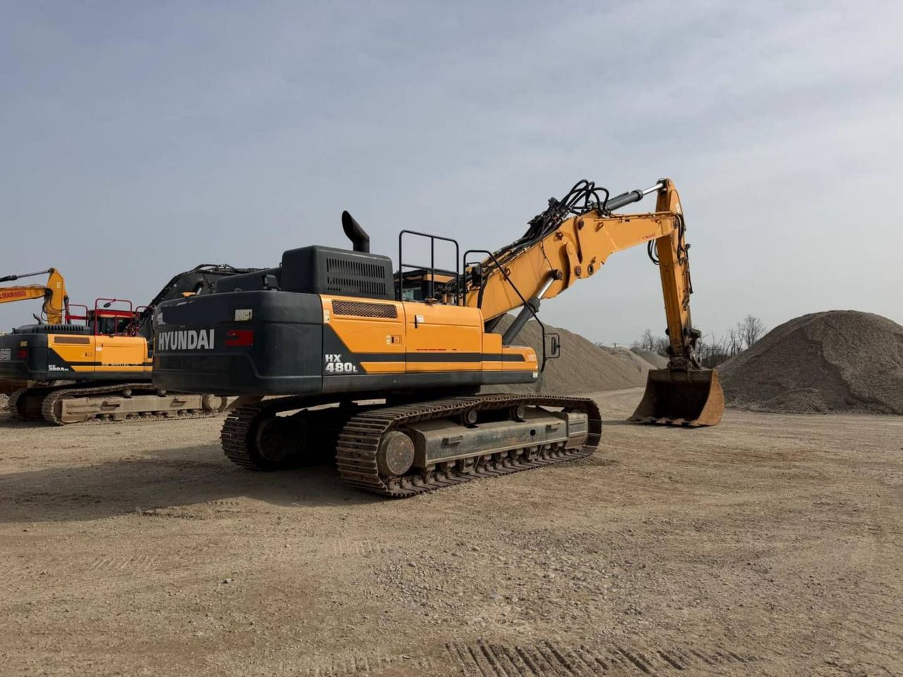2017 Hyundai HX480L crawler excavator, rear three-quarter view 2017 Hyundai HX480L crawler excavator, rear three-quarter view