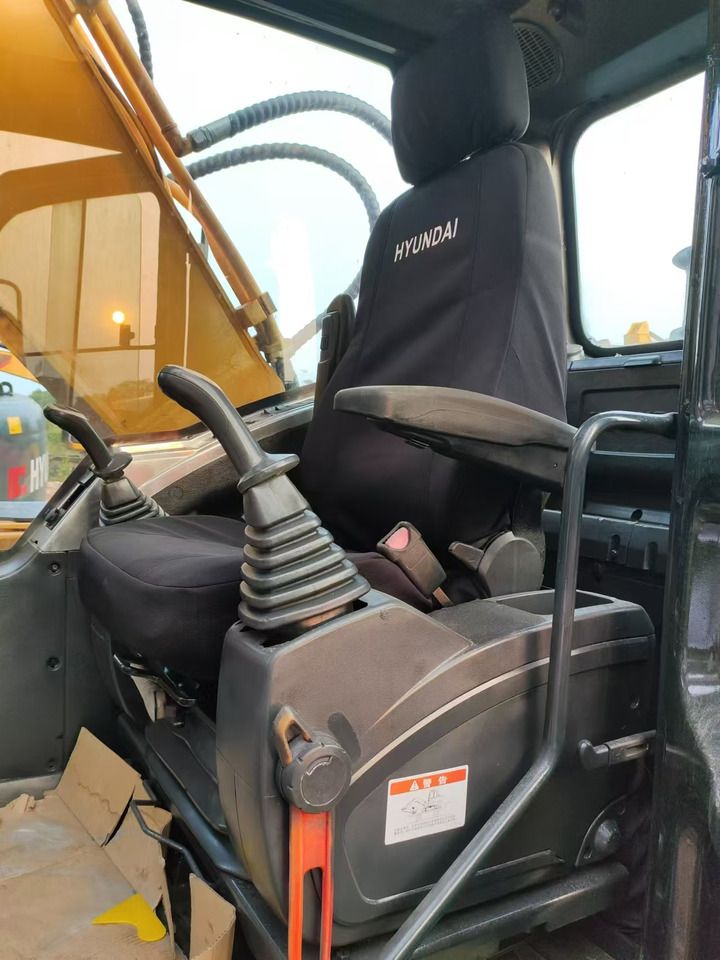 2019 Hyundai R220LC-9S crawler excavator interior cab view