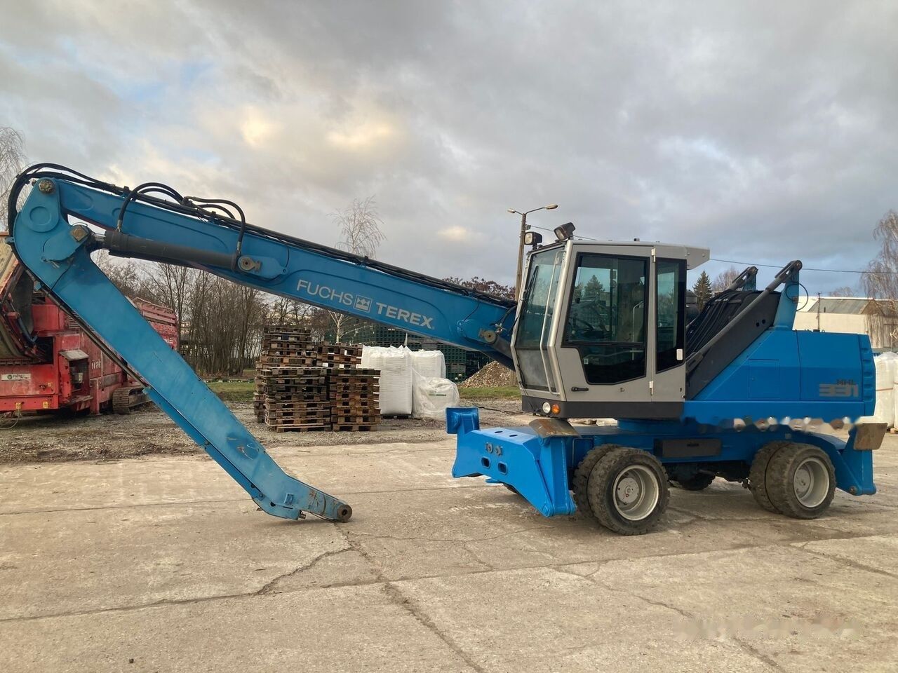 2008 Fuchs MHL331D material handler, side view 2008 Fuchs MHL331D material handler, side view