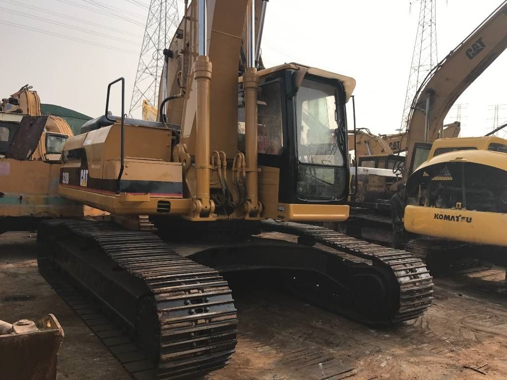 2023 Caterpillar 320B crawler excavator, side view
