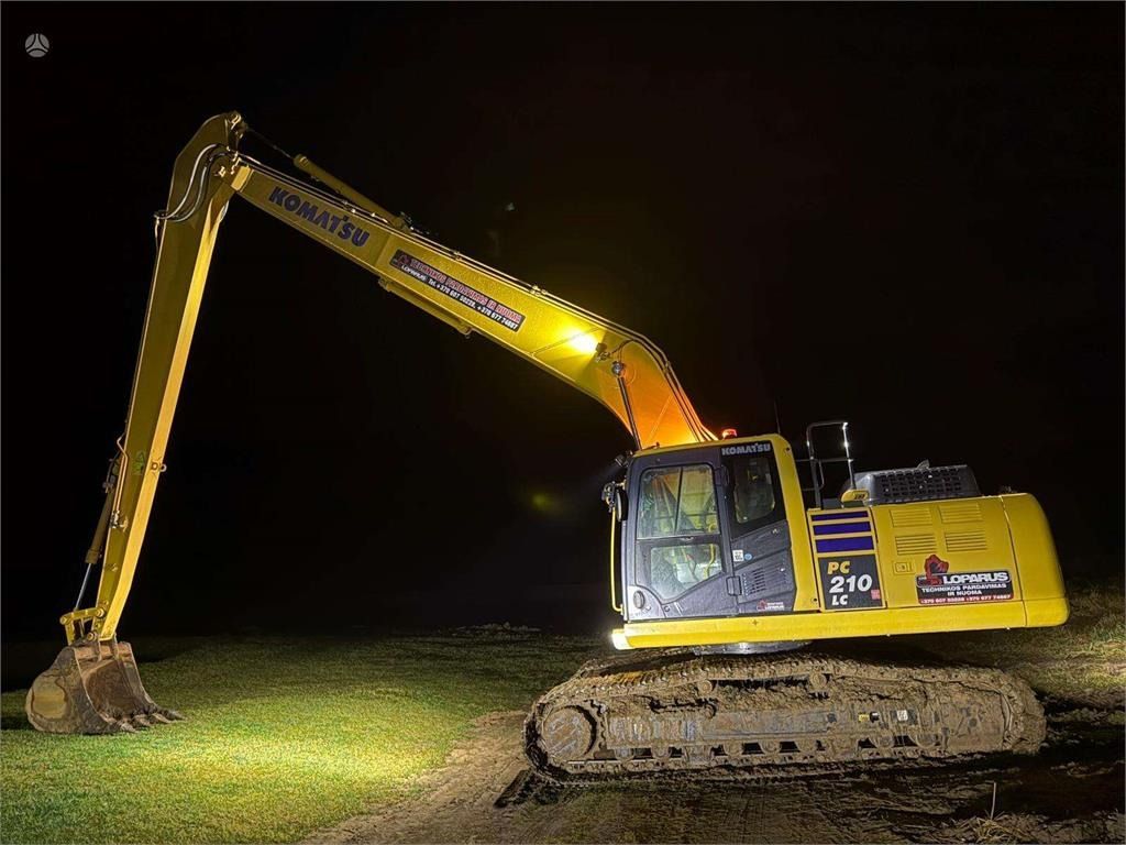 2025 Komatsu PC210LC-11 crawler excavator, side view 2025 Komatsu PC210LC-11 crawler excavator, side view