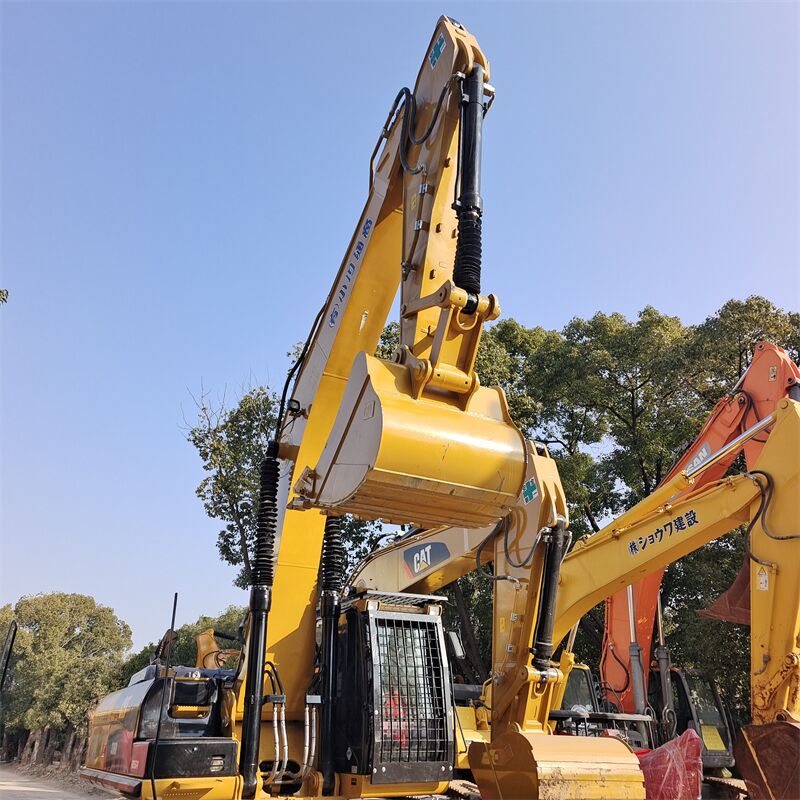 2024 Caterpillar 336D crawler excavator, low-angle side view 2024 Caterpillar 336D crawler excavator, low-angle side view