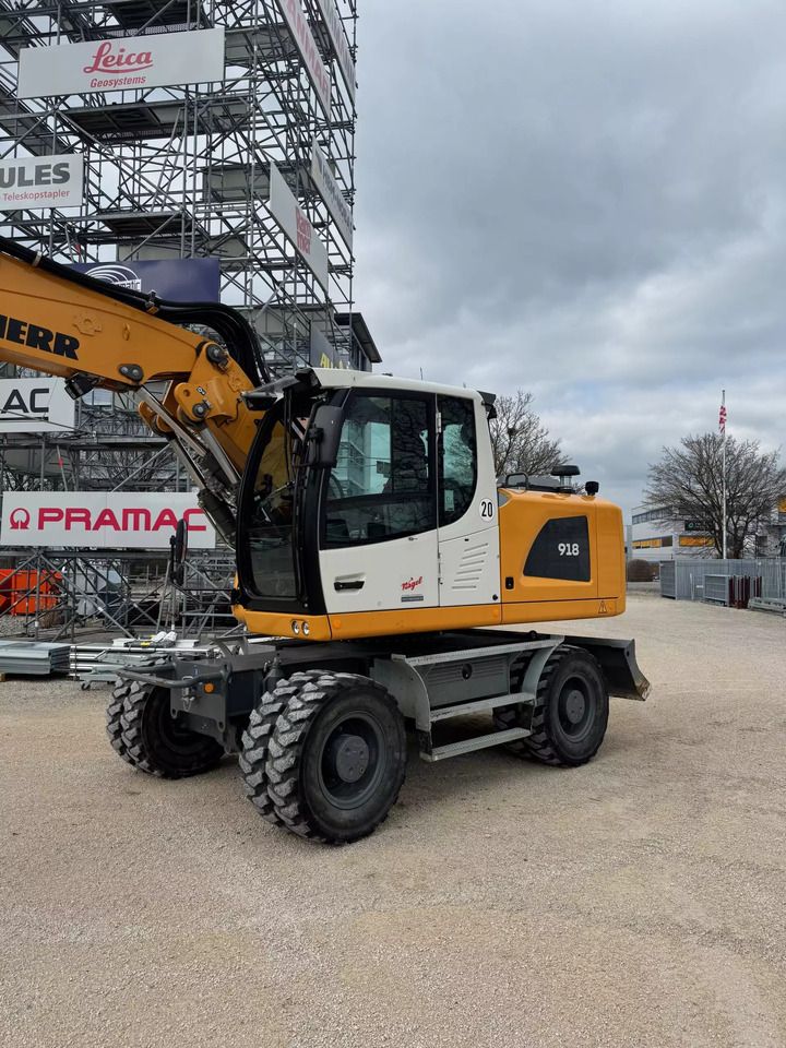 2022 Liebherr A918 LITRONIC G6.0-D wheel excavator, side profile view