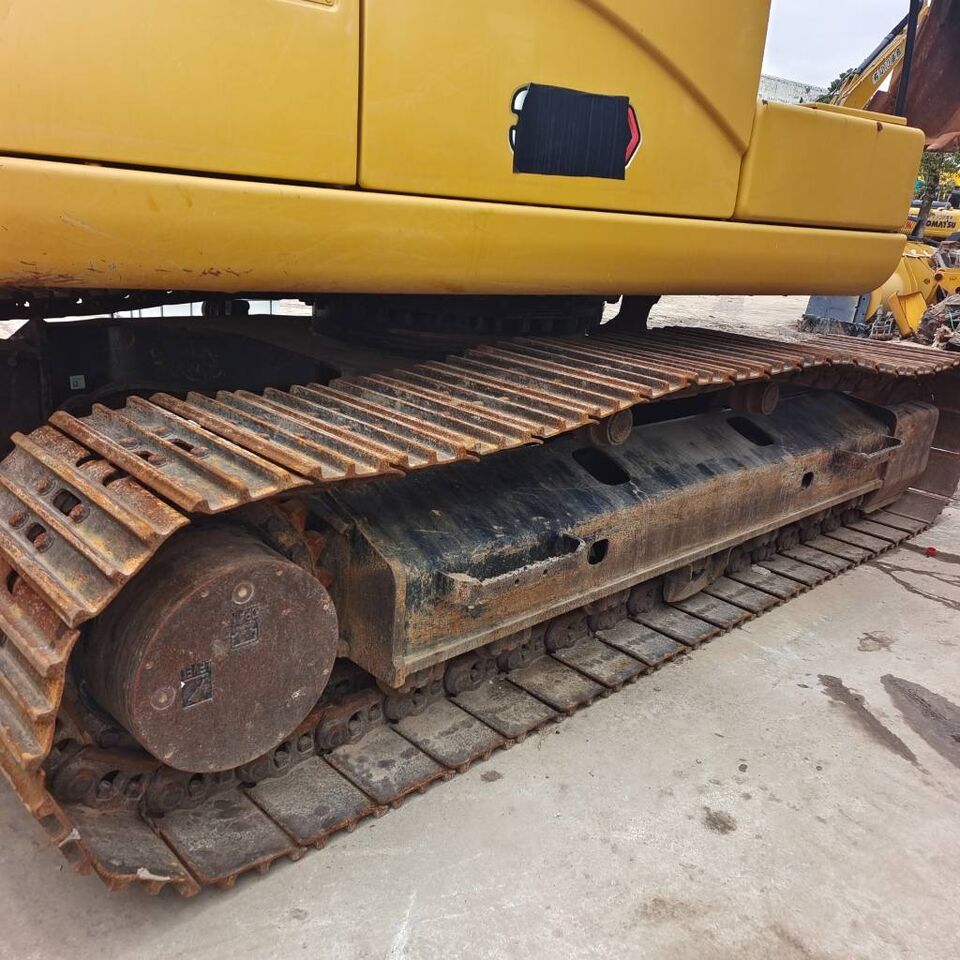 2024 Caterpillar 320GX crawler excavator undercarriage view 2024 Caterpillar 320GX crawler excavator undercarriage view