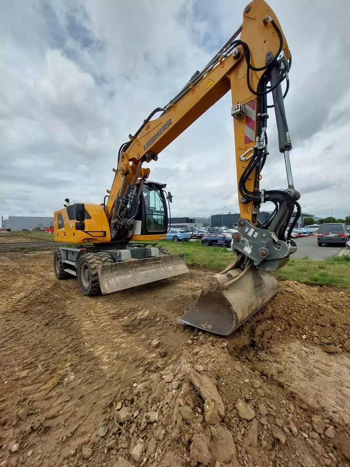 2023 Liebherr A914 LITRONIC G6.0-D wheel excavator, side view 2023 Liebherr A914 LITRONIC G6.0-D wheel excavator, side view