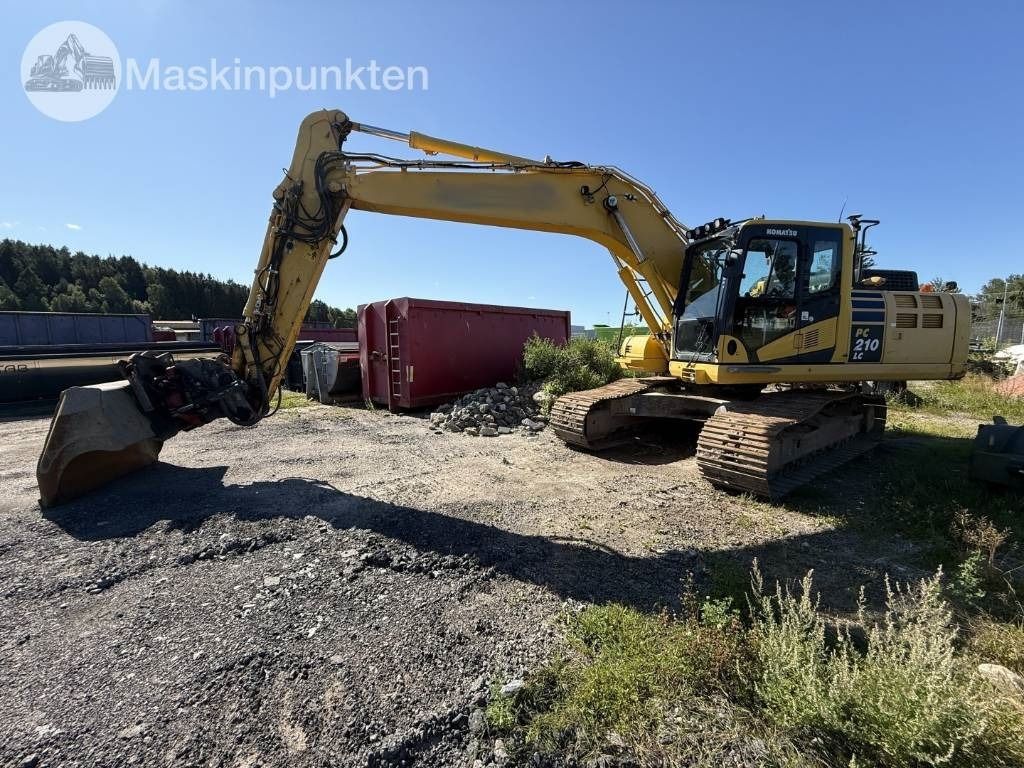 2018 Komatsu PC210LC-11 crawler excavator, side profile view