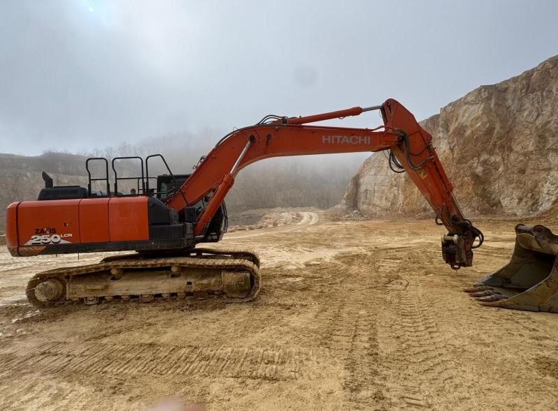 2019 Hitachi ZX250LCN-6 crawler excavator, side view 2019 Hitachi ZX250LCN-6 crawler excavator, side view