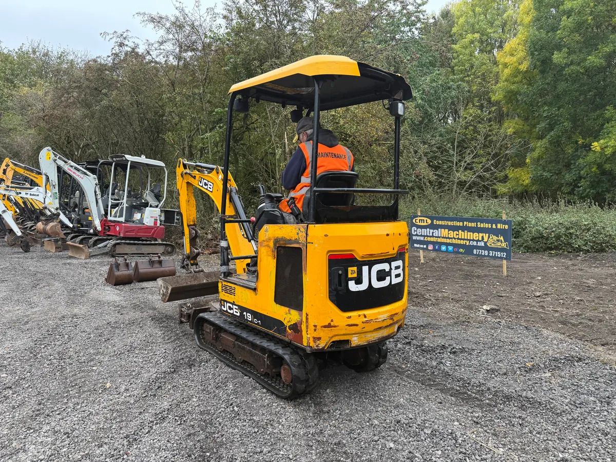 2019 JCB 19C-1 mini excavator rear three-quarter view 2019 JCB 19C-1 mini excavator rear three-quarter view